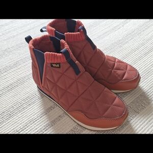 Teva Quilted Slip-On Ankle Shoes in Rust and Navy